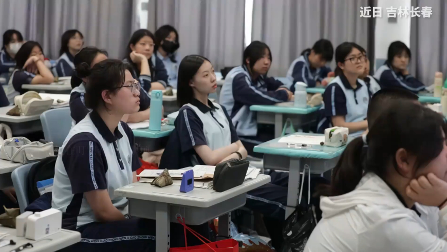 香港二四六天天开奖免费资料大全十246,男子车祸现场吃瓜 被民警查出酒驾,动态词语解释落实_正式版V10.87